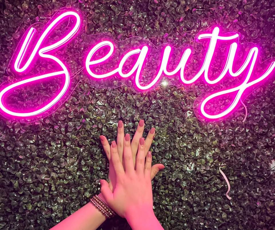 Clienta disfrutando en el spa